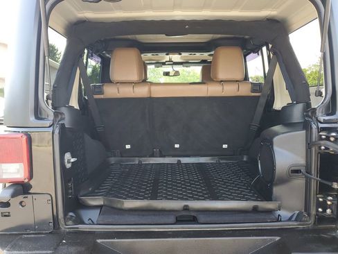 Used 2013 Jeep Wrangler Unlimited Sahara w/ Connectivity Group AWD/4WD image 7