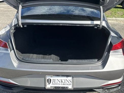 Used 2021 Hyundai Elantra SEL w/ Convenience Package FWD image 11