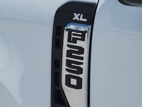 New 2025 Ford F250 XL w/ FX4 Off-Road Package image 11
