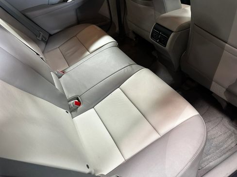 Used 2012 Toyota Camry XLE w/ Leather Pkg FWD image 33