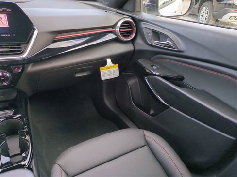 New 2026 Chevrolet Trax RS w/ Sunroof Package image 17