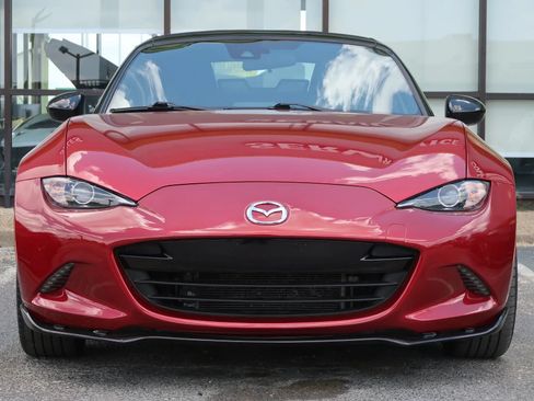 Used 2021 MAZDA MX-5 Miata Club RWD image 2