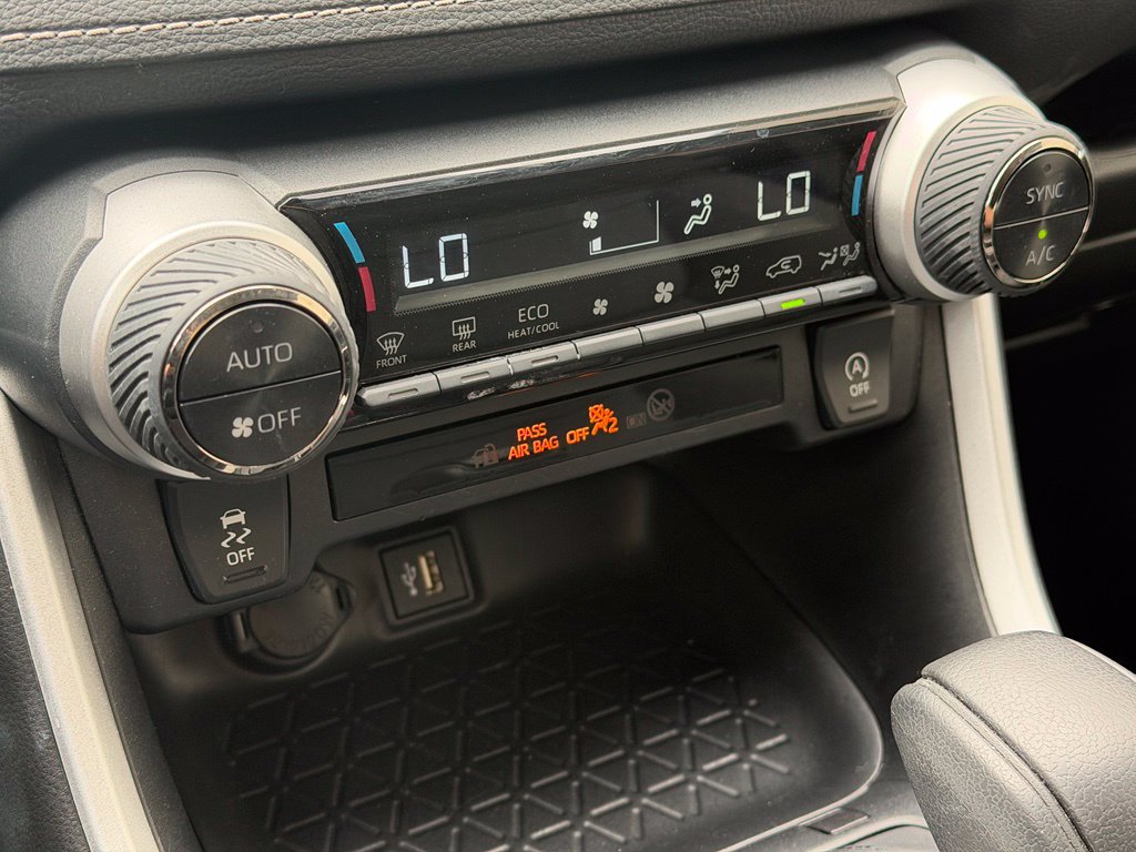 Used 2025 Toyota RAV4 XLE AWD/4WD image 18