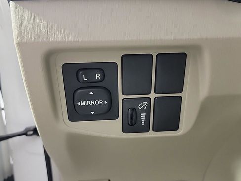 Used 2011 Toyota Prius Two image 32