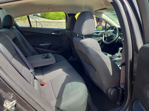 Used 2017 Chevrolet Cruze LT w/ Convenience Package image 16