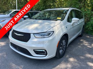 Used 2021 Chrysler Pacifica Touring-L FWD video 1