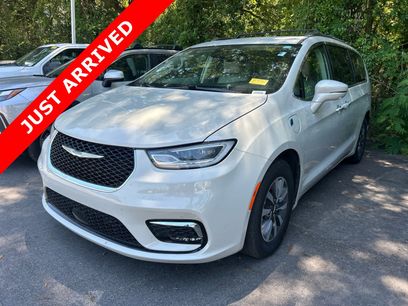 Used 2021 Chrysler Pacifica Touring-L