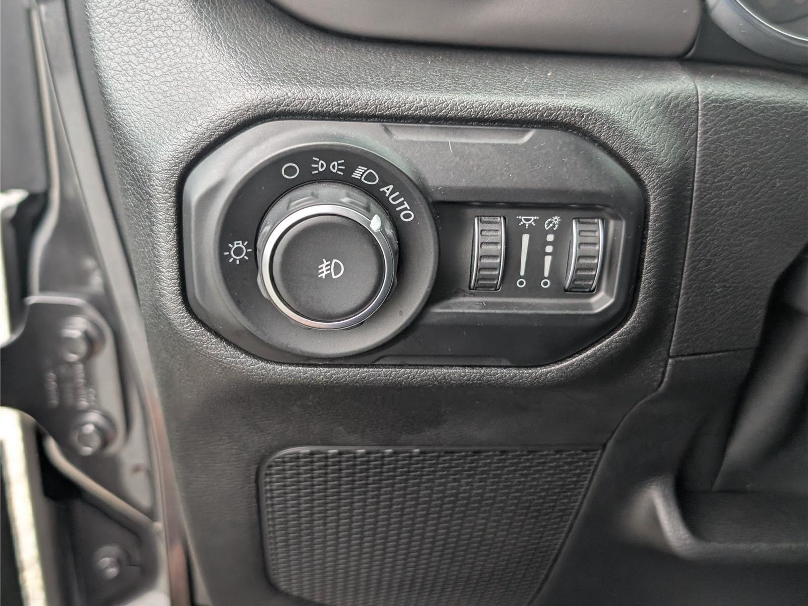 Used 2020 Jeep Wrangler Sport AWD/4WD image 19