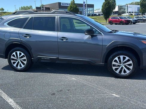 Used 2024 Subaru Outback Premium AWD/4WD image 3