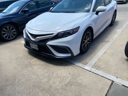 Used 2022 Toyota Camry SE FWD image 7