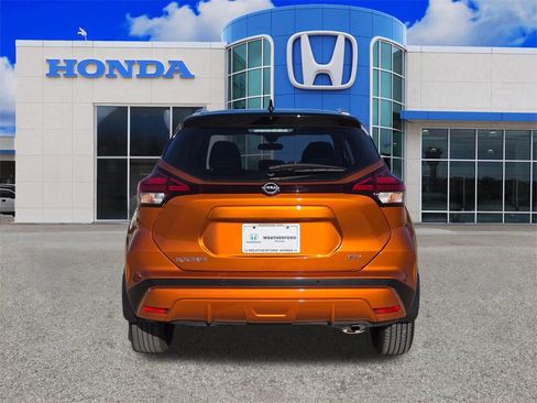 Used 2024 Nissan Kicks SV image 4