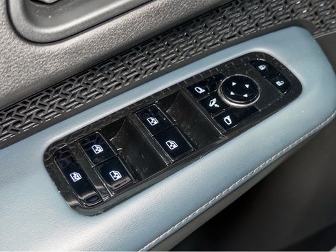 Used 2024 Nissan Ariya AWD image 8