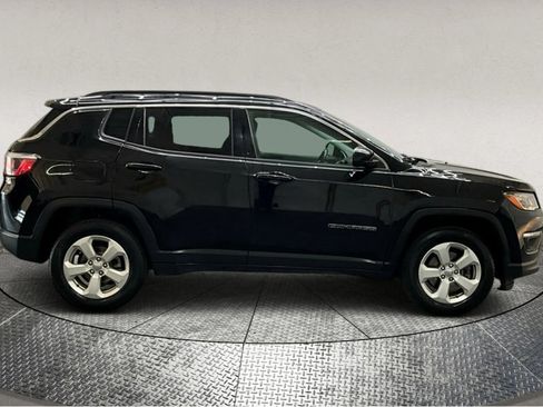 Used 2018 Jeep Compass Latitude w/ Popular Equipment Group image 9