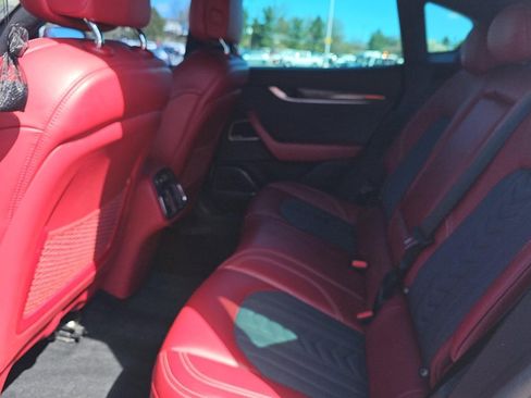 Used 2019 Maserati Levante GranLusso image 5