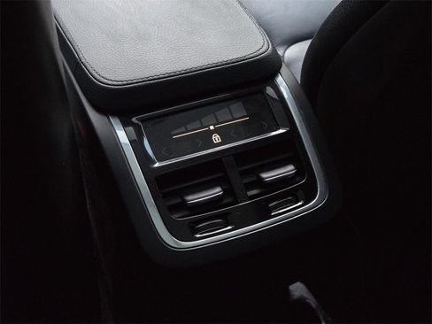 Used 2020 Volvo XC90 T6 Momentum image 17