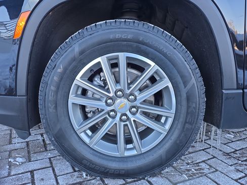 Used 2023 Chevrolet Traverse LT image 11