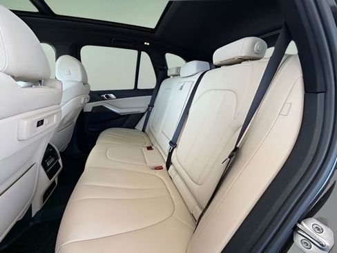 Used 2022 BMW X5 sDrive40i w/ Premium Package RWD image 36