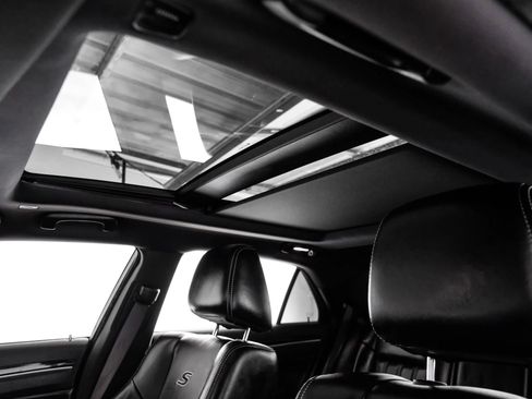 Used 2022 Chrysler 300 S RWD image 19