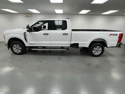 Used 2025 Ford F250 XLT image 2