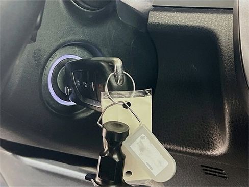 Used 2023 Toyota Camry SE image 18