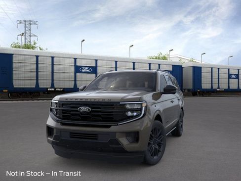 New 2026 Ford Expedition Platinum image 2