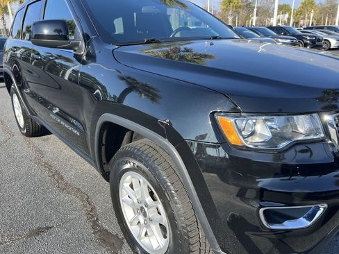 Used 2019 Jeep Grand Cherokee Laredo image 2