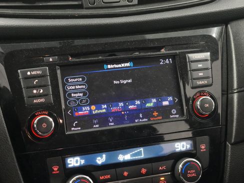 Used 2018 Nissan Rogue SV image 21