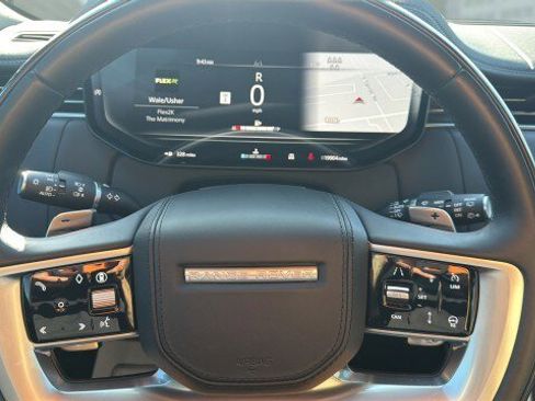 Used 2024 Land Rover Range Rover Long Wheelbase SE image 28