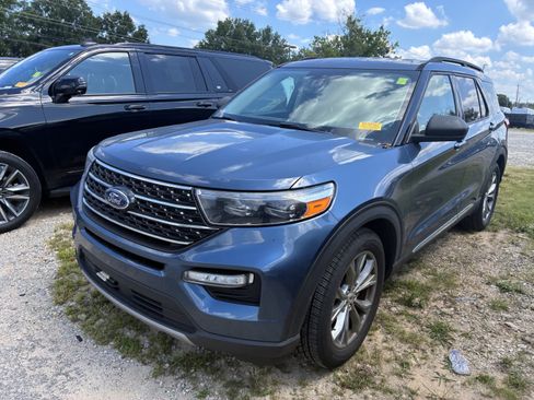 Used 2020 Ford Explorer XLT w/ Equipment Group 202A RWD image 3