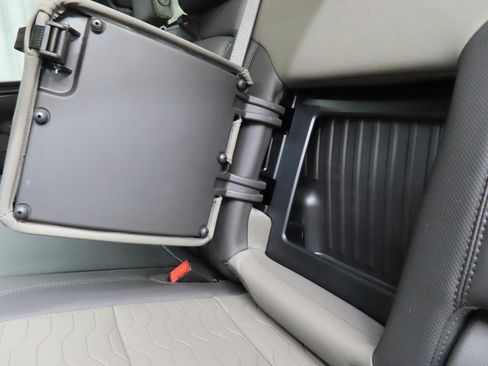 Used 2025 Chevrolet Silverado 2500 ZR2 w/ Technology Package image 78