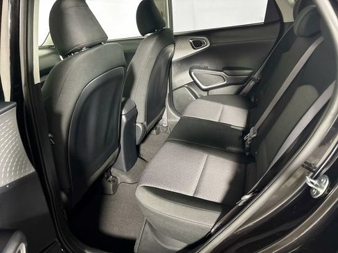 Used 2025 Kia Soul LX w/ LX Technology Package FWD image 19