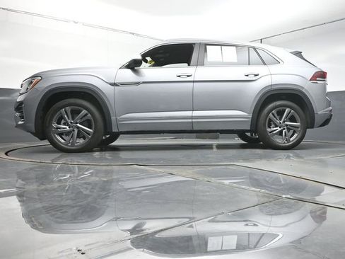 Used 2024 Volkswagen Atlas Cross Sport SEL R-Line AWD/4WD image 37