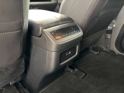Used 2025 Nissan Pathfinder SV FWD image 24
