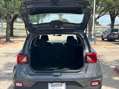 Used 2025 Hyundai Venue SEL FWD image 24