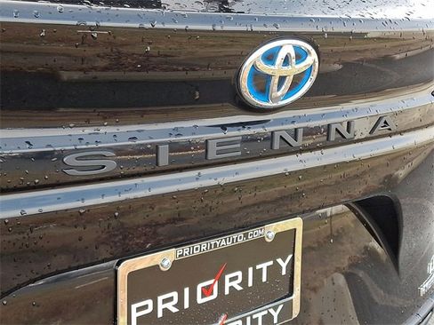 Used 2021 Toyota Sienna LE w/ LE Plus Package image 31