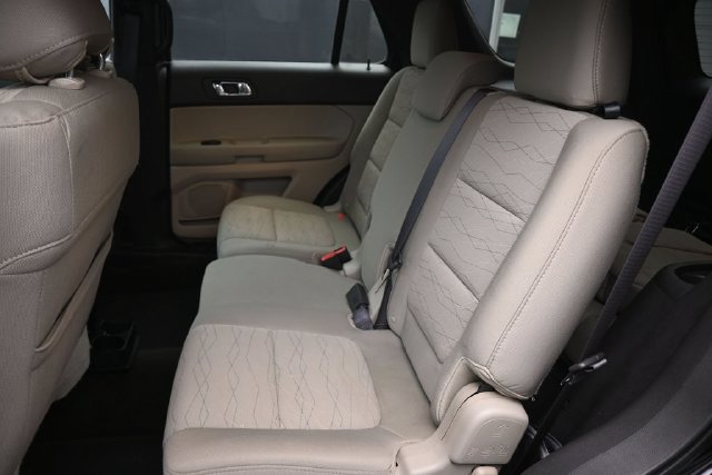 Used 2015 Ford Explorer FWD image 2