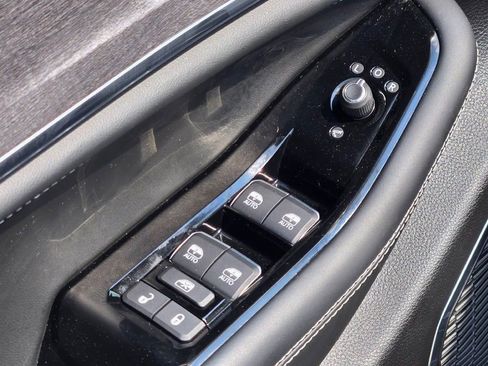 Certified 2024 Jeep Grand Cherokee Overland w/ Luxury Tech Group IV image 20