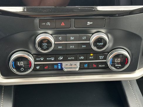 Used 2024 Ford Expedition Max XLT image 29