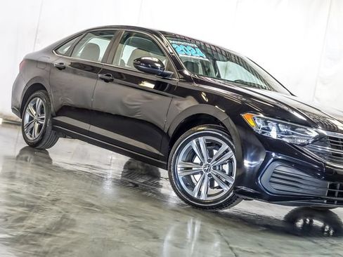 Used 2024 Volkswagen Jetta SE FWD image 5