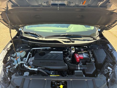 Used 2025 Nissan Rogue SV image 34
