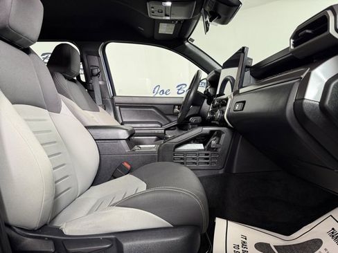 Used 2025 Toyota Tacoma TRD Off-Road image 17