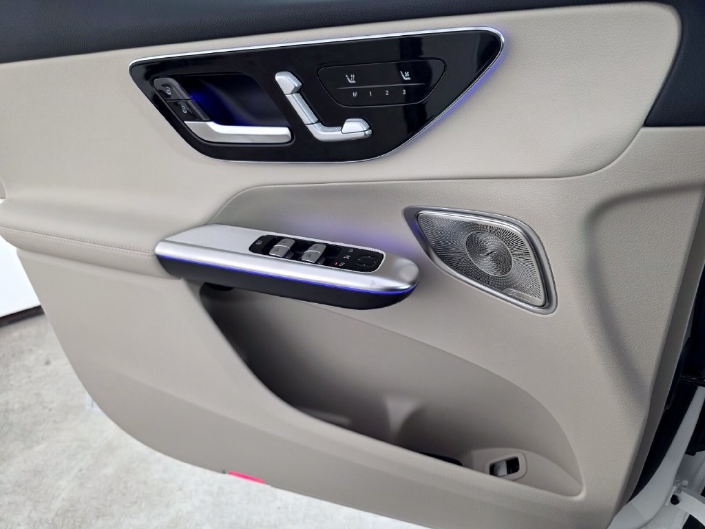 New 2027 Mercedes-Benz GLC 300 4MATIC image 16