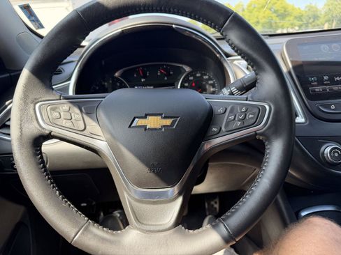 Used 2018 Chevrolet Malibu LT w/ Redline Edition FWD image 11