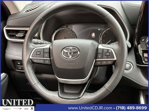 Used 2024 Toyota Highlander XLE image 17