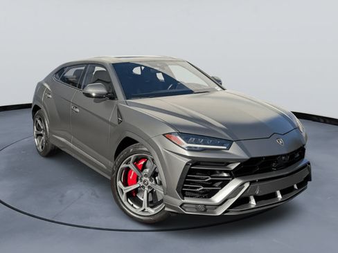 Used 2022 Lamborghini Urus AWD/4WD image 3