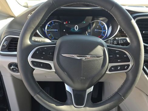 Used 2022 Chrysler Pacifica Limited image 14