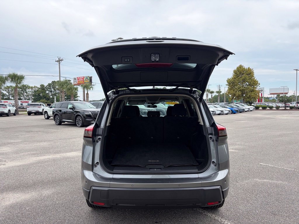 Certified 2025 Nissan Rogue SV FWD image 5