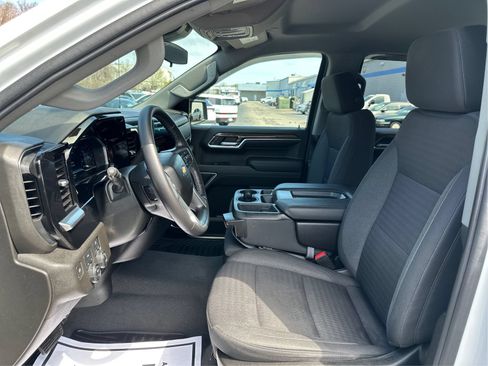 Used 2022 Chevrolet Silverado 1500 LT AWD/4WD image 9