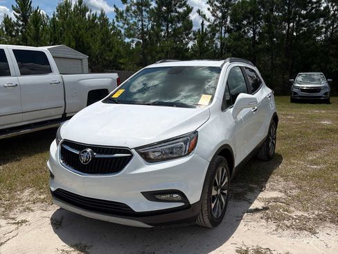 Used 2019 Buick Encore Essence FWD image 1