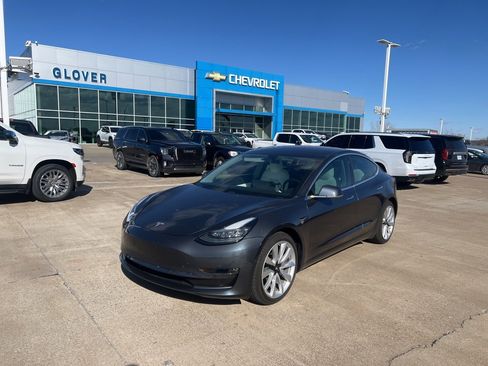 Used 2018 Tesla Model 3 Long Range image 1